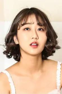 Yoo Ji-won como: Seon-kyung (선경)