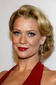 Laurie Holden como: Mrs. Reyes