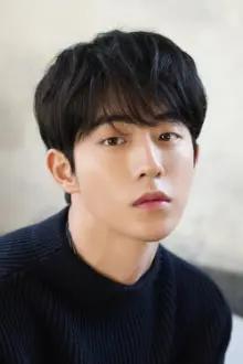 Nam Joo-hyuk como: Jin Hyeong-woo (teen)