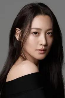 Claudia Kim como: Hwang Joo-won
