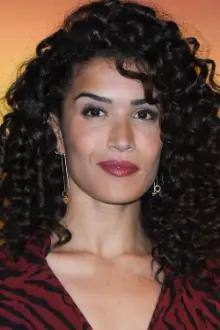 Sabrina Ouazani como: Nora Daoud
