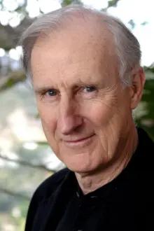 James Cromwell como: Alfred Pennyworth (voice)
