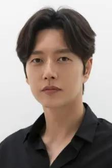Park Hae-jin como: Yoo Jeong