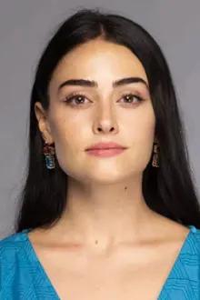 Esra Bilgiç como: Gülfem Paşazade