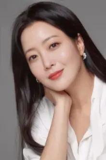 Kim Hee-seon como: Woo Ah-Jin