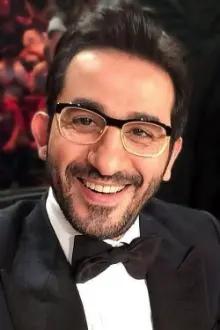 Ahmad Helmy como: Nour Qabbani