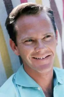 Dick Sargent como: The Director