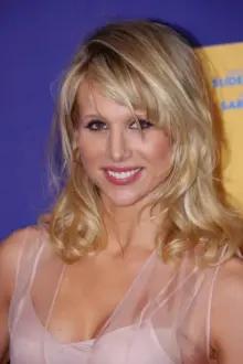 Lucy Punch como: Lucy (segment "Leap")