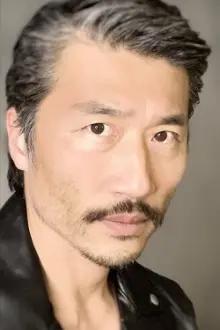 Soji Arai como: Toshi Iwamoto