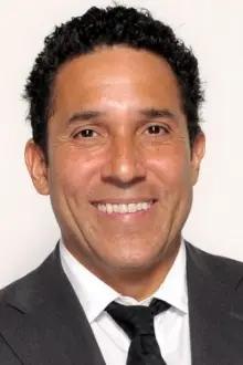 Oscar Nunez como: Principal Alvarez