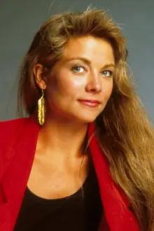 Theresa Russell como: 