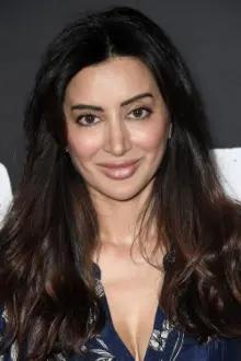 Noureen DeWulf como: Kim
