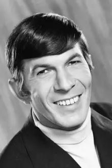 Leonard Nimoy como: Spock