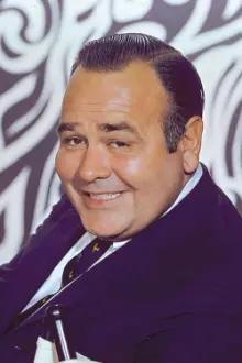 Jonathan Winters como: Dogs / Worker #1 (voice)