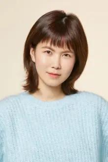 Gong Min-jeung como: Female reporter