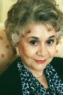 Joan Plowright como: Lady Pitts