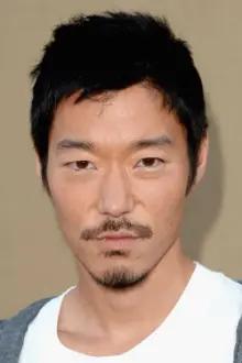 Aaron Yoo como: Russell Kwon