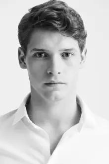 Billy Howle como: Herman Knippenberg