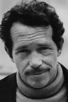 Warren Oates como: Holly's Father