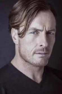 Toby Stephens como: Dr. Edward Armstrong