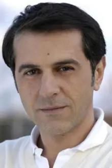 Merab Ninidze como: Dr. Amin Ballouz