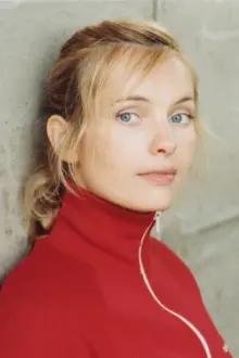 Nadja Uhl como: Karin Wegemann