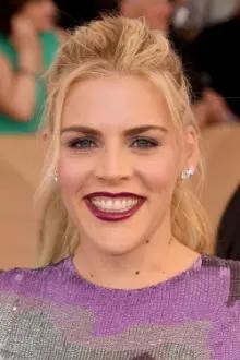 Busy Philipps como: Chasity Pasley