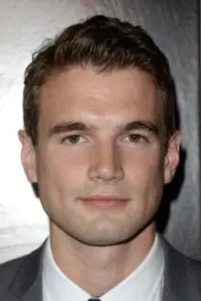 Alex Russell como: Mike
