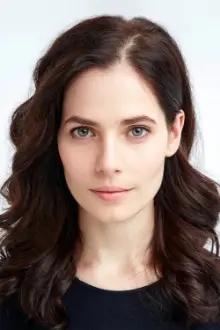 Yuliya Snigir como: Elena (as Julia Snigir)