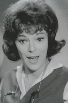 Jacqueline Scott como: Nurse Polly Baron