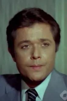Mahmoud Abdel Aziz como: Aziz