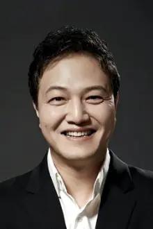 Jung Woong-in como: Chief Lee