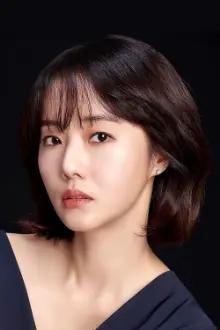 Lee Jung-hyun como: Mrs. Jeong