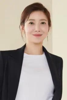 Yoon Se-a como: Seo Hwa-Young