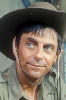 Melvyn Hayes como: Ned Reilly