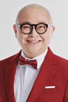 Bob Lam como: Host