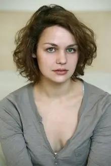 Luise Heyer como: Milena Nelko
