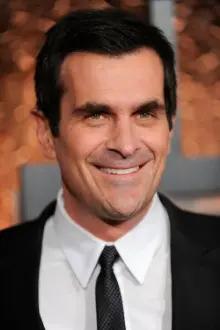 Ty Burrell como: Man in Red