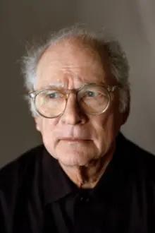 Barry Levinson como: Director of 'Life Story'