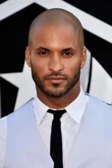 Ricky Whittle como: PC Michael Francis