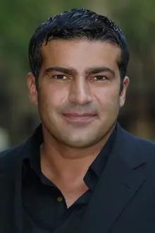 Tamer Hassan como: Adamo