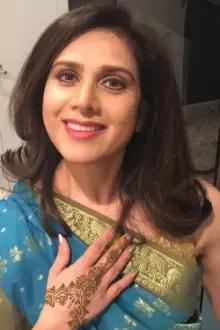 Meenakshi Sheshadri como: Varsha Bharti