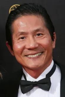 Philip Tan como: Colonel Cheng