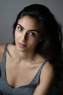 Aiysha Hart como: Bina