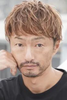 Shinji Kawada como: Aburame Shino (voice)