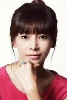 Hwang Shin-hye como: Lee Kyung-Ja