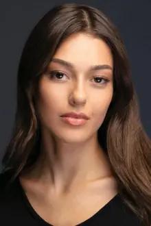 Dilan Çiçek Deniz como: Leyla