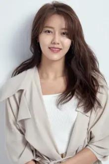 Shin Hye-jeong como: Hyejeong