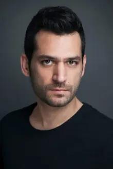 Murat Yildirim como: Aziz Payidar