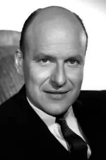 Werner Klemperer como: Dr. Frederick Simmons